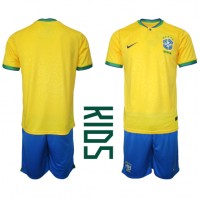 Camisa de time de futebol Brasil Replicas 1º Equipamento Infantil Mundo 2022 Manga Curta (+ Calças curtas)